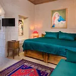 Megaron Cave Cappadocia أورتاحصار