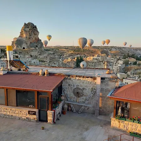 Megaron Cave Cappadocia מלון